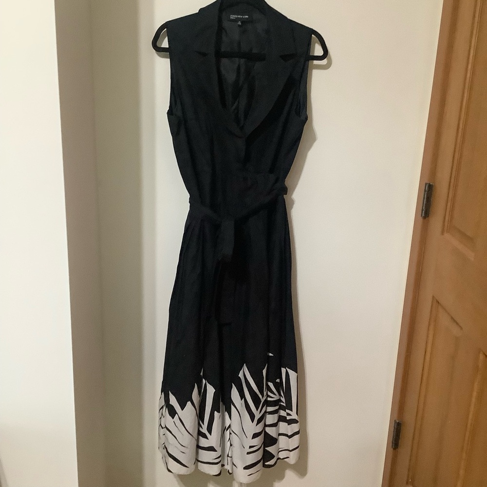 JONES NEW YORK: Elegant Black and Cream Dress